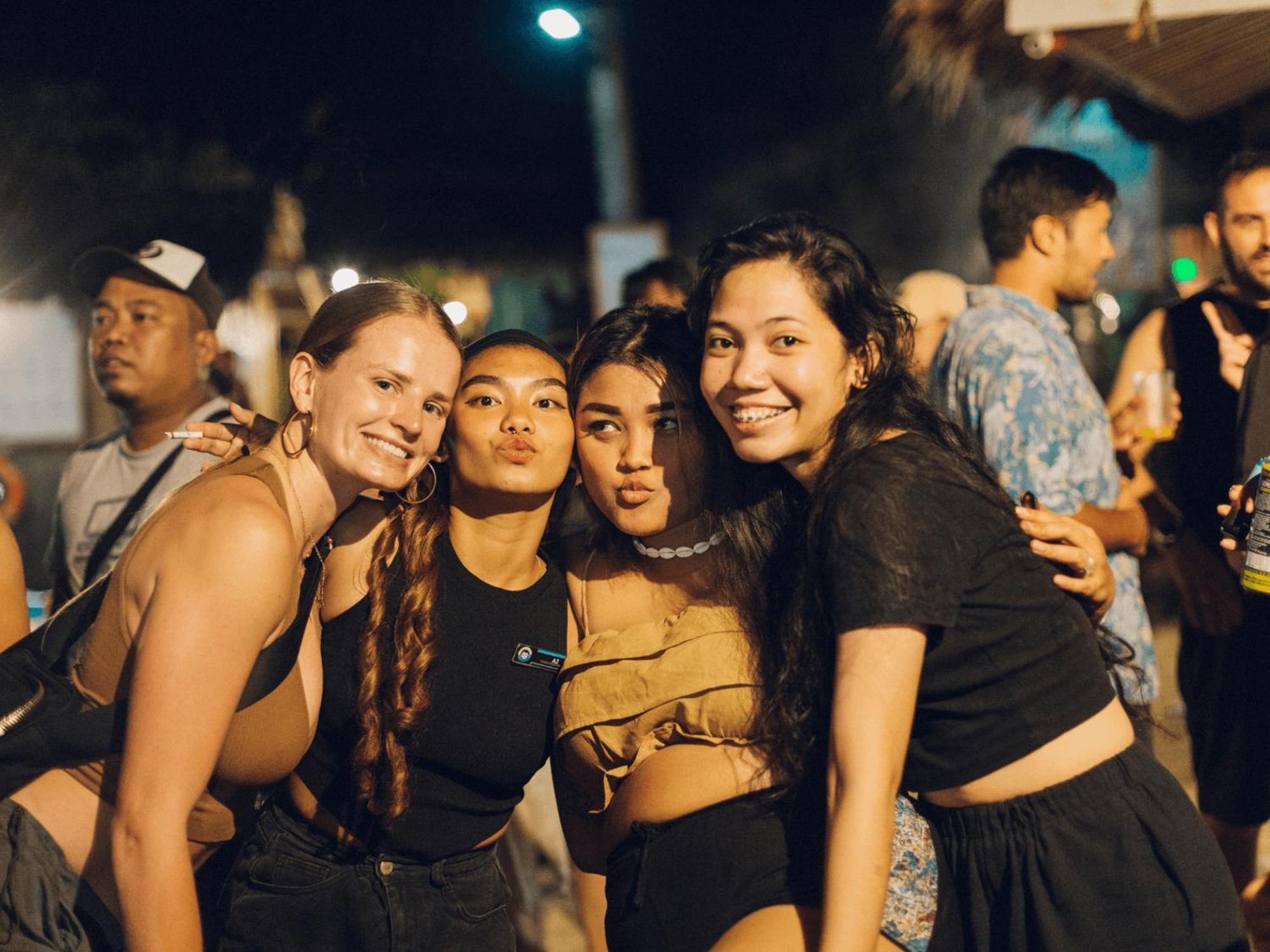 Mad Monkey Hostel Siargao (Adults Only) General Luna  Bagian luar foto