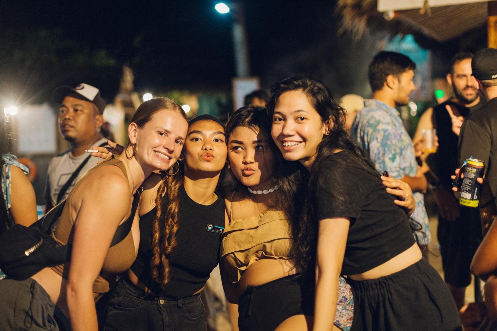 Mad Monkey Hostel Siargao (Adults Only) General Luna  Bagian luar foto