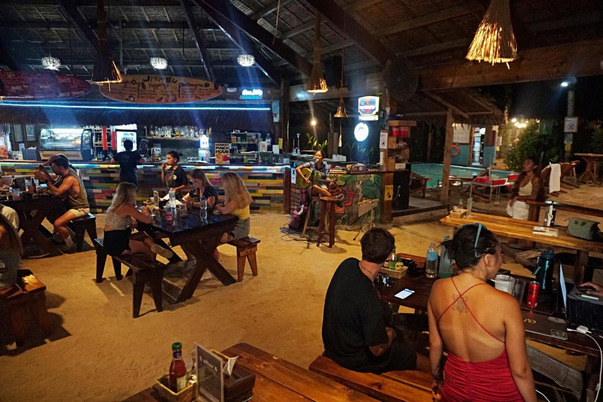 Mad Monkey Hostel Siargao (Adults Only) General Luna  Bagian luar foto